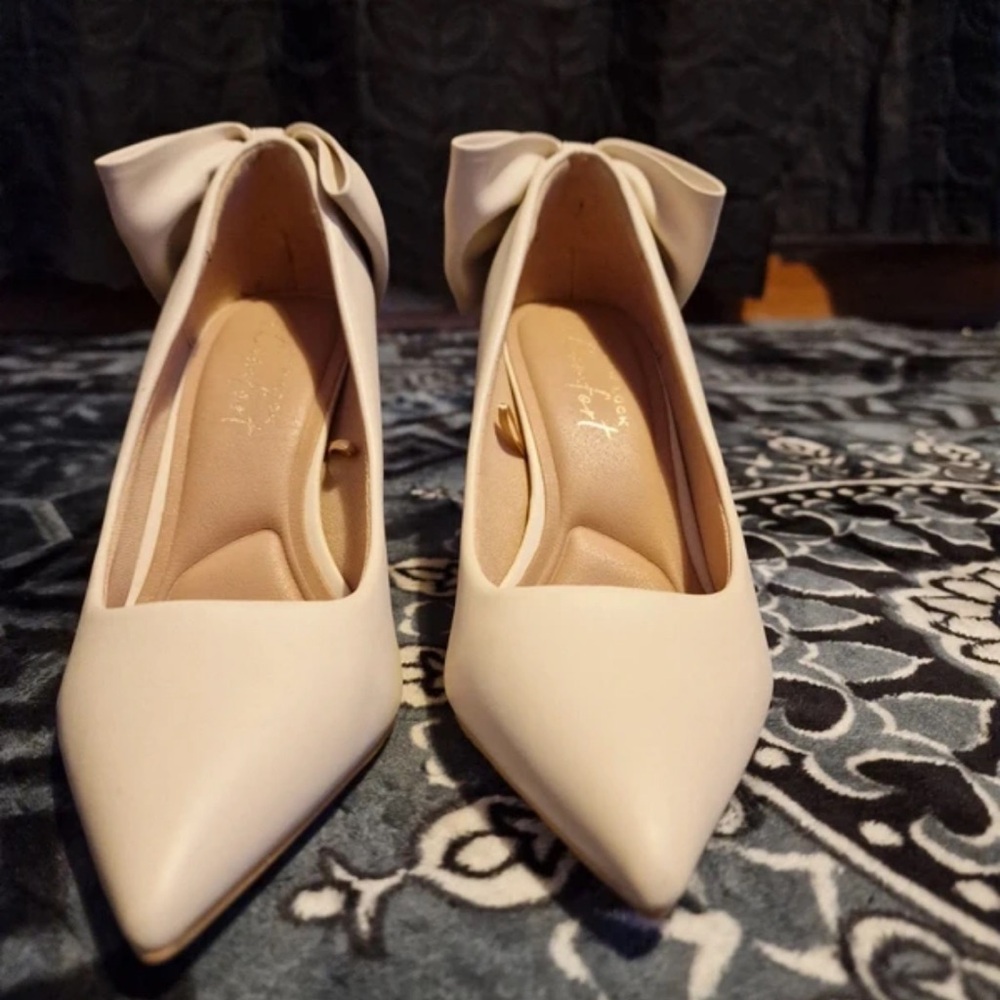 New Look Cream Pointed Heels with Bow